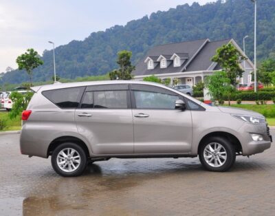 Toyota INNOVA 2.0V 2020